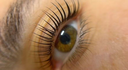 Olho com pestanas destacadas no Cg Beauty Designer, Lisboa, Lisboa, PT, realçando a beleza natural.