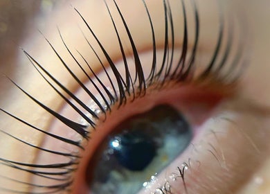 Cílios longos em detalhe no Cg Beauty Designer, Lisboa, Lisboa, PT. Realce para a beleza do olhar.