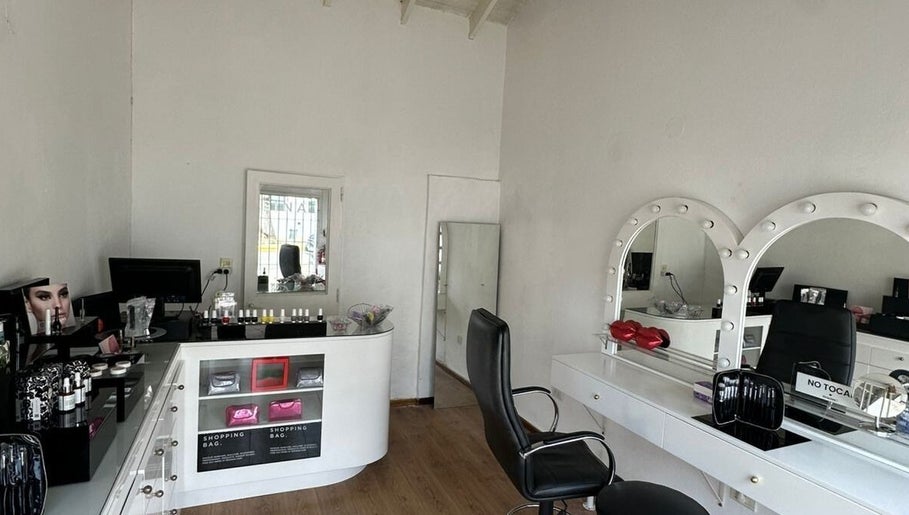 Chic beauty studio at Regina City Bell in City Bell, Provincia De Buenos Aires, AR, showcasing elegant styling stations.