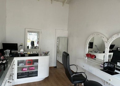 Chic beauty studio at Regina City Bell in City Bell, Provincia De Buenos Aires, AR, showcasing elegant styling stations.