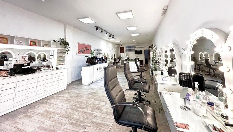 Interior of Regina La Plata in La Plata, Provincia De Buenos Aires, AR showcasing modern salon with styling stations.