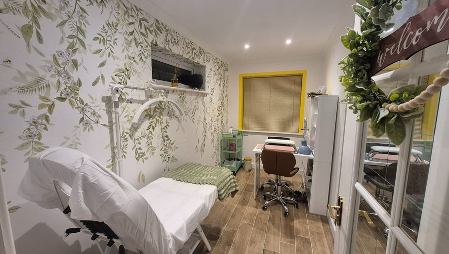 Beauty by Basak therapy room in Nettleham, England, GB, featuring lush greenery and modern decor.