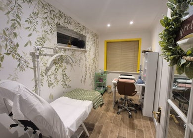Beauty by Basak therapy room in Nettleham, England, GB, featuring lush greenery and modern decor.