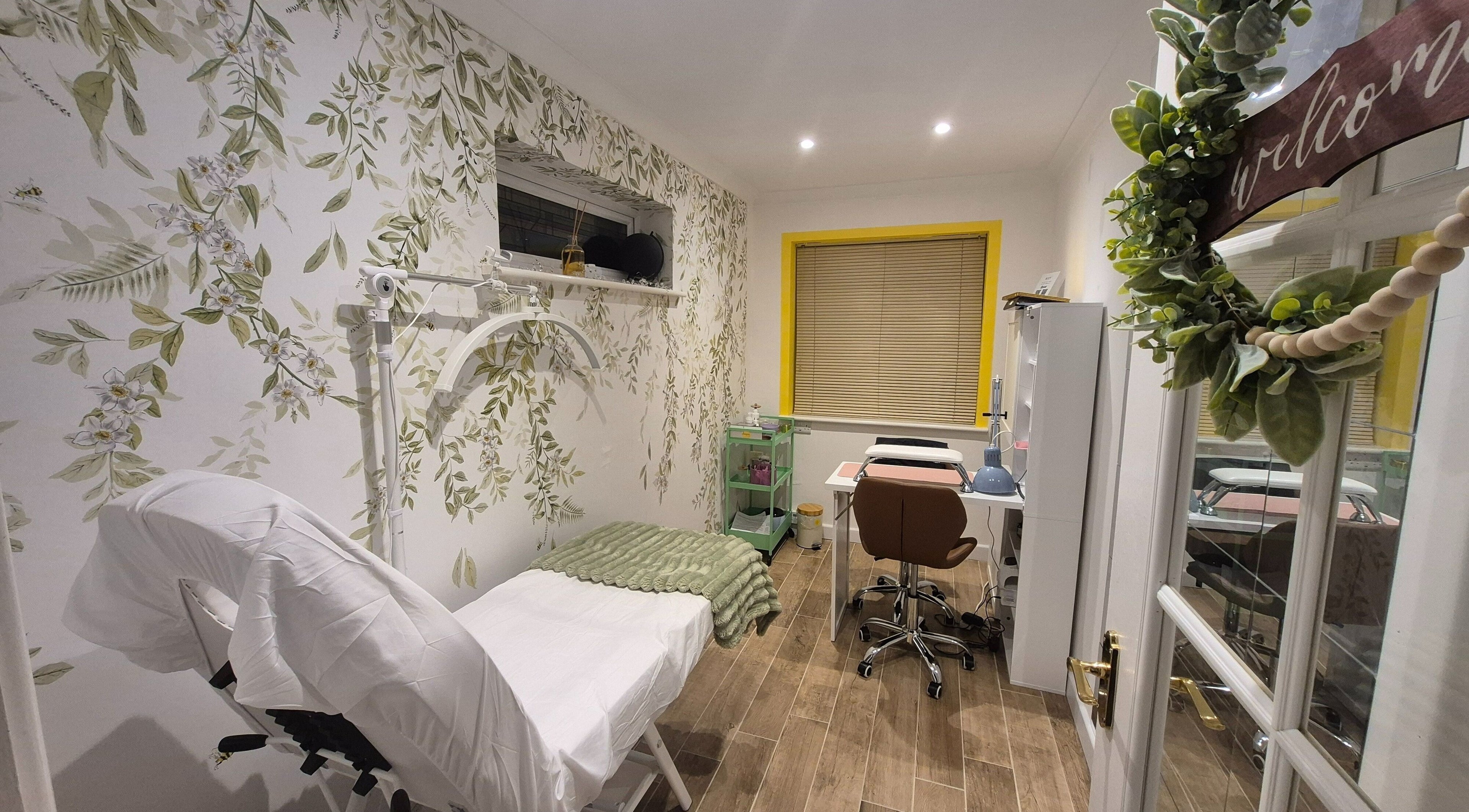 Beauty by Basak therapy room in Nettleham, England, GB, featuring lush greenery and modern decor.