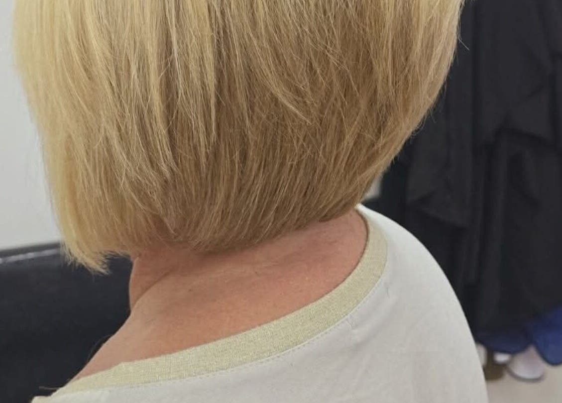 Элегантная стрижка боб в салоне Tatyana Beauty, Бет-Ям, Центр округ, IL.