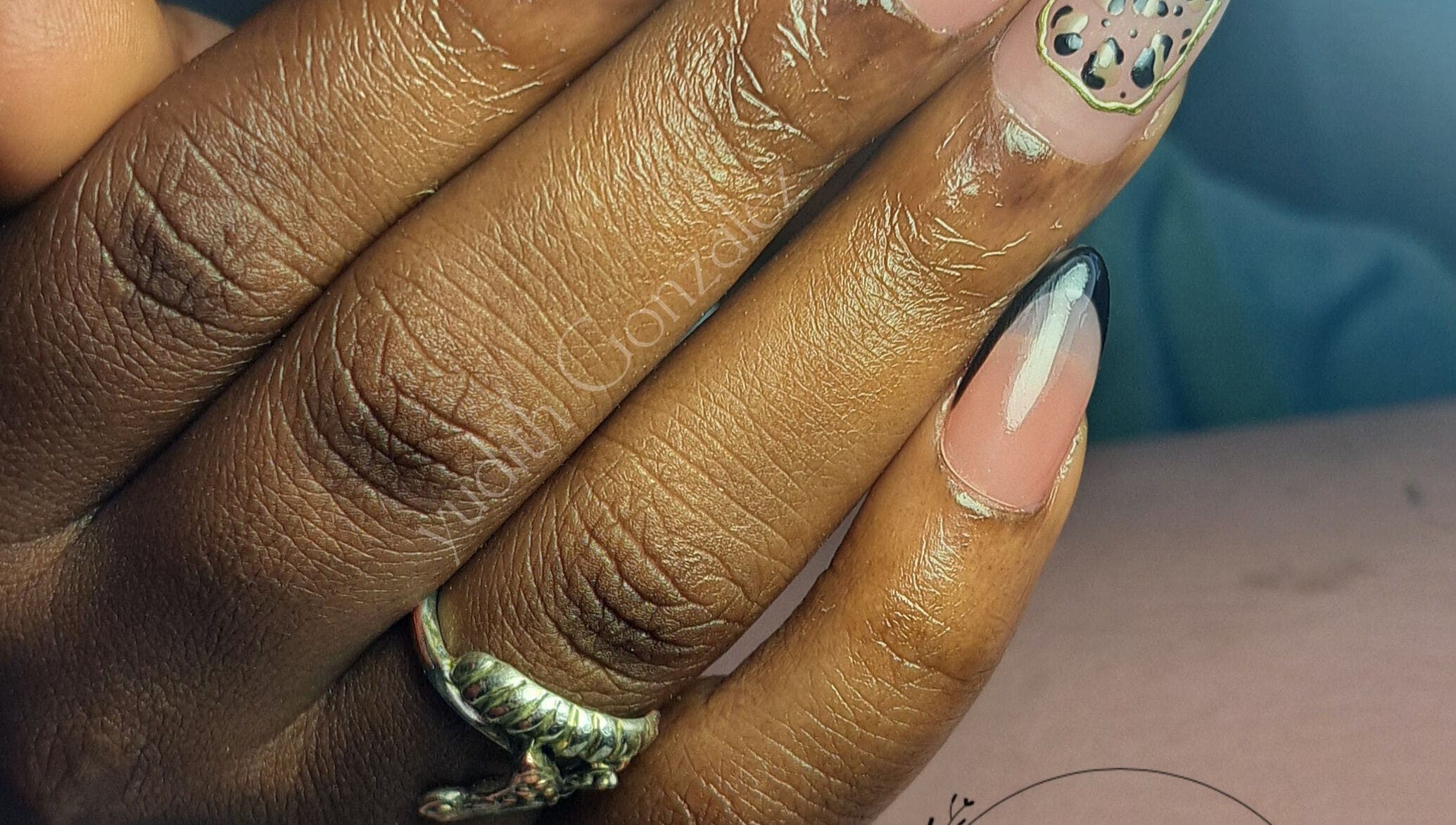 Uñas decoradas con diseño sofisticado en Makeupyudith, Candelaria, Valle Del Cauca, CO.