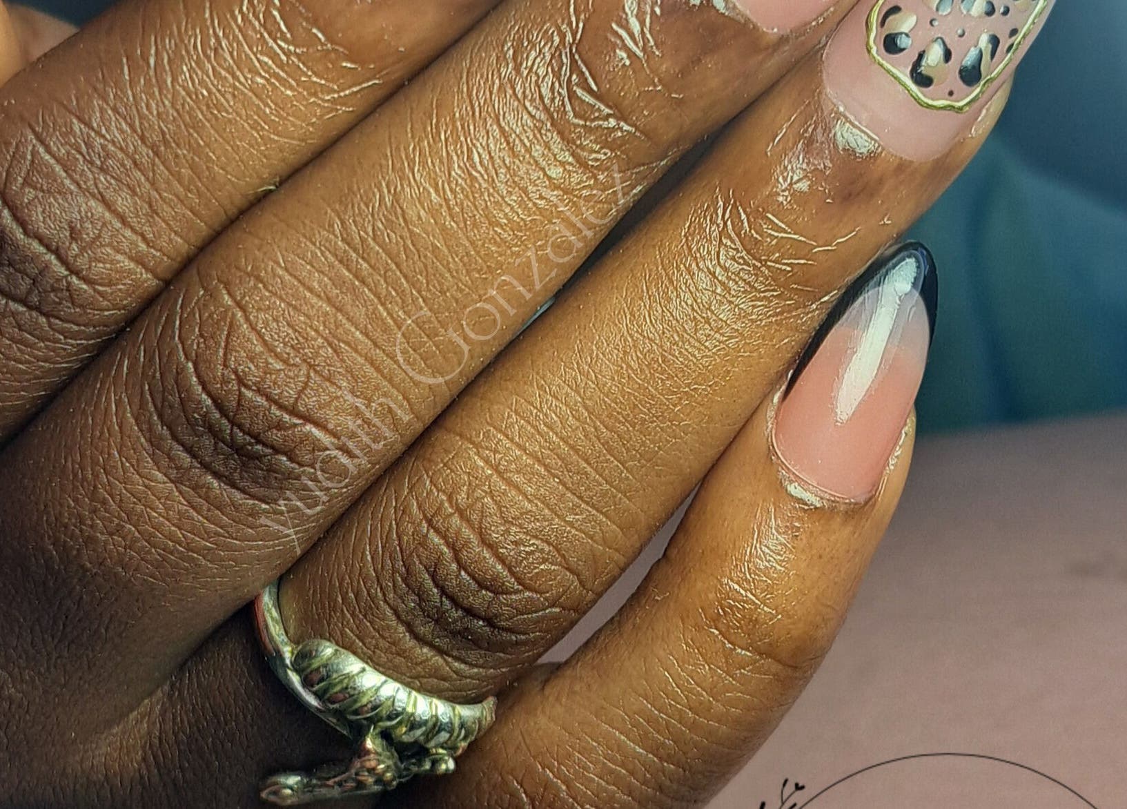 Uñas decoradas con diseño sofisticado en Makeupyudith, Candelaria, Valle Del Cauca, CO.