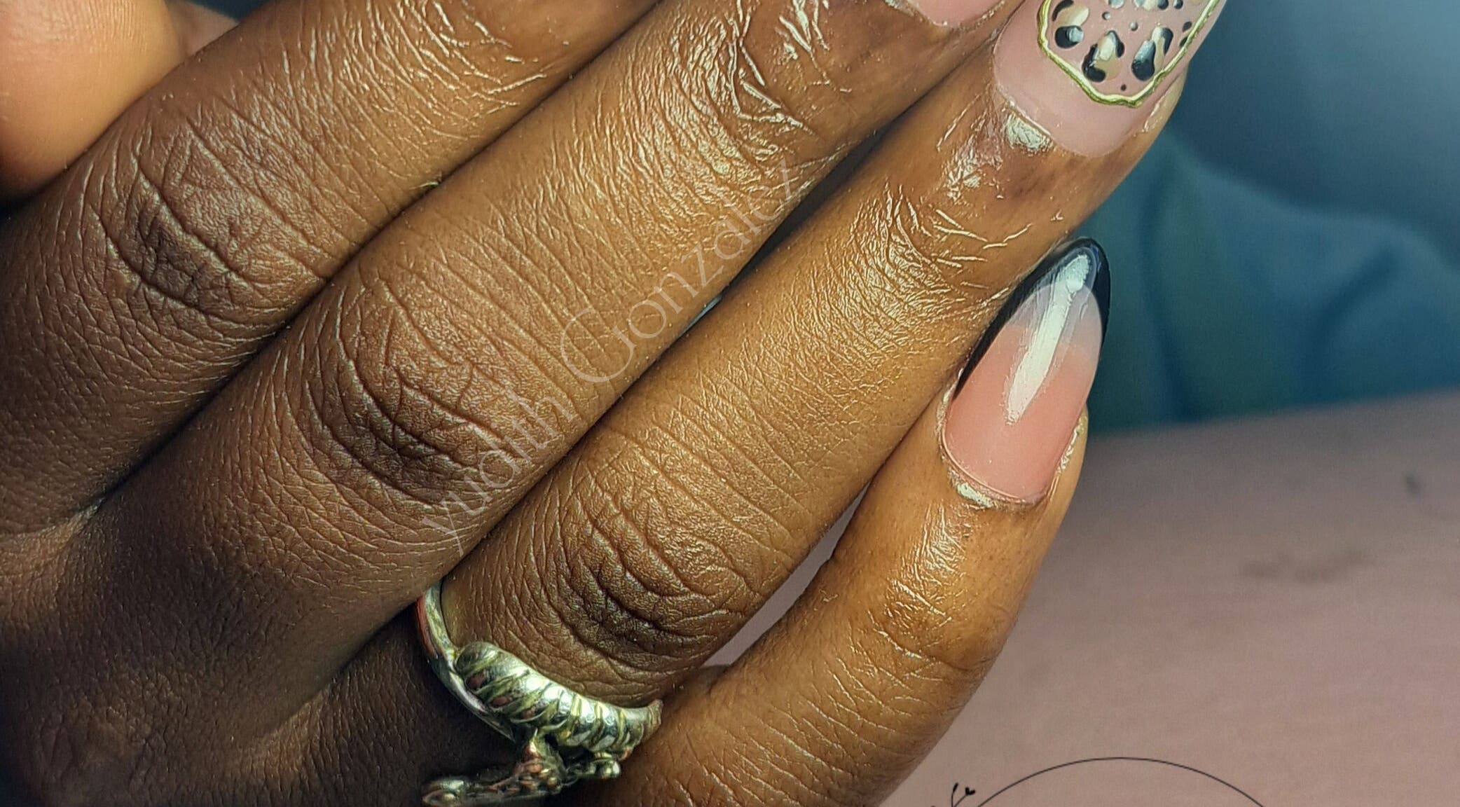 Uñas decoradas con diseño sofisticado en Makeupyudith, Candelaria, Valle Del Cauca, CO.