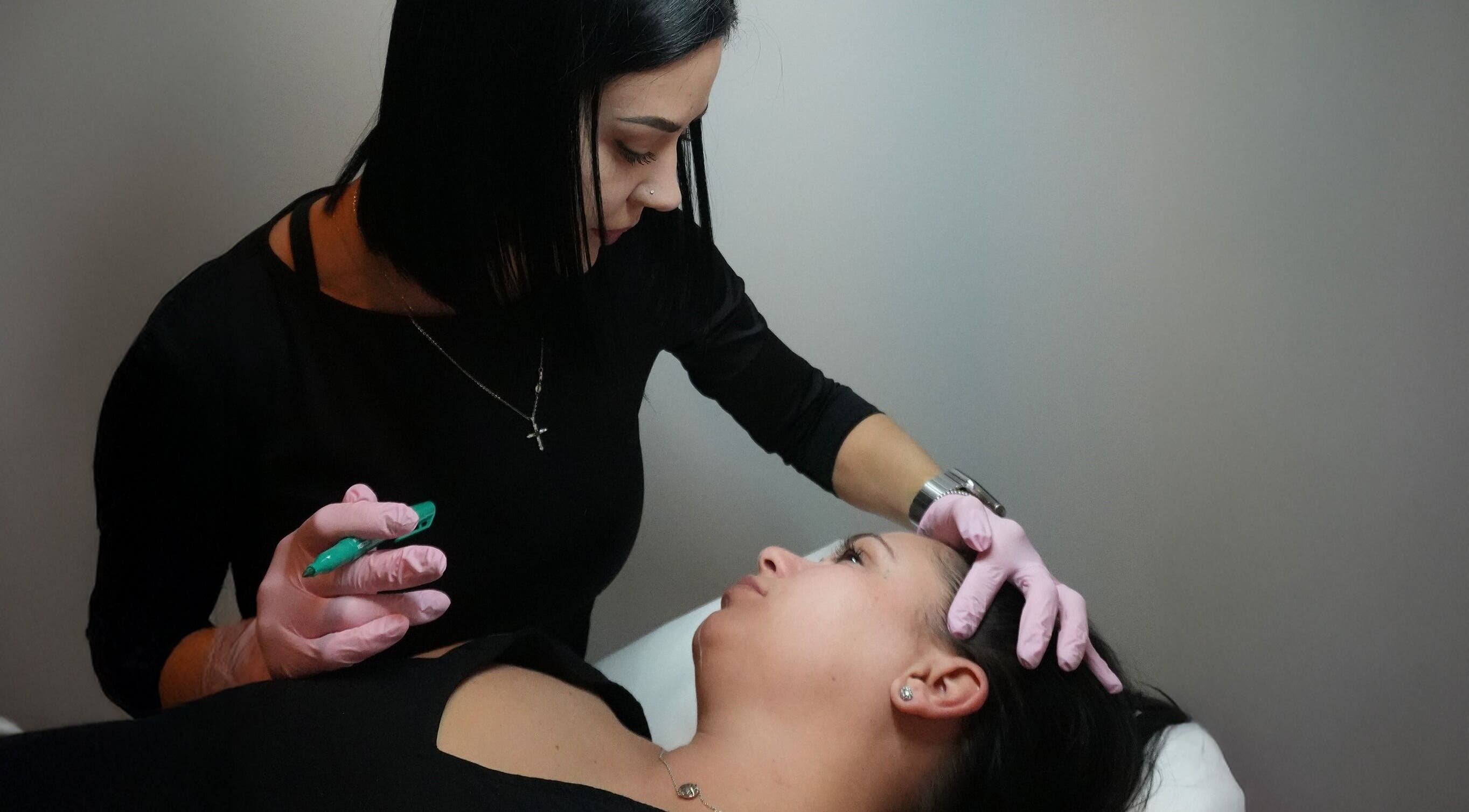 Nivelle Aesthetics professional performing a treatment at Schaumburg, Illinois, US spa.