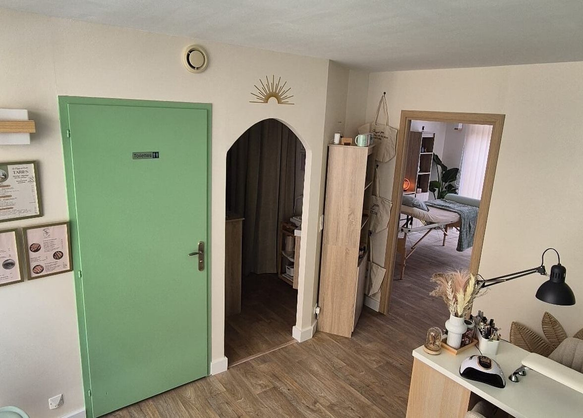 Intérieur chaleureux du Le Refuge de Charlie à Saint-saturnin-lès-avignon, Provence-alpes-côte D'azur, FR.