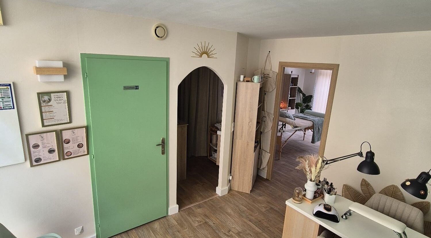 Intérieur chaleureux du Le Refuge de Charlie à Saint-saturnin-lès-avignon, Provence-alpes-côte D'azur, FR.