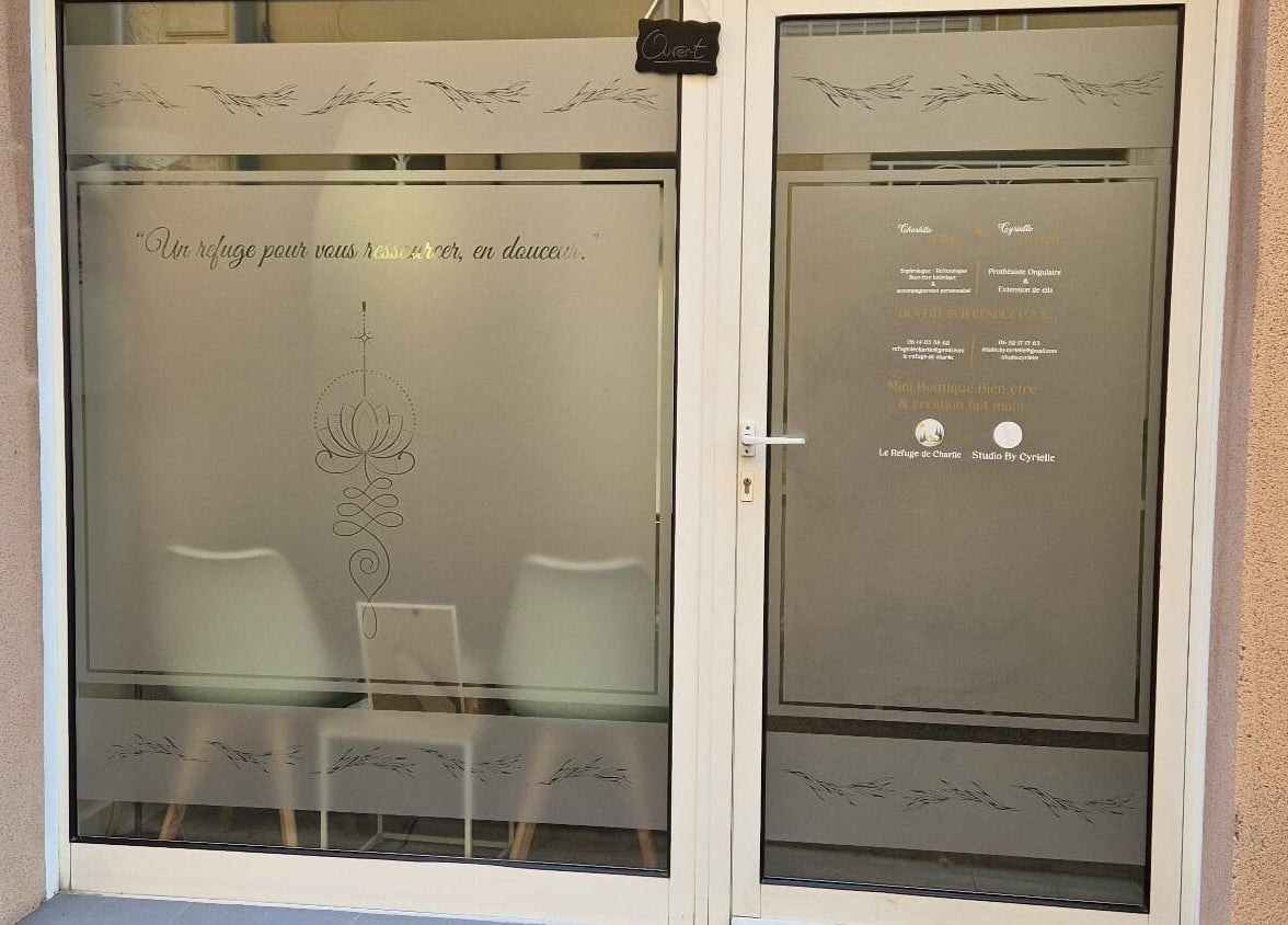 Façade de Le Refuge de Charlie à Saint-saturnin-lès-avignon, Provence-alpes-côte D'azur, FR.