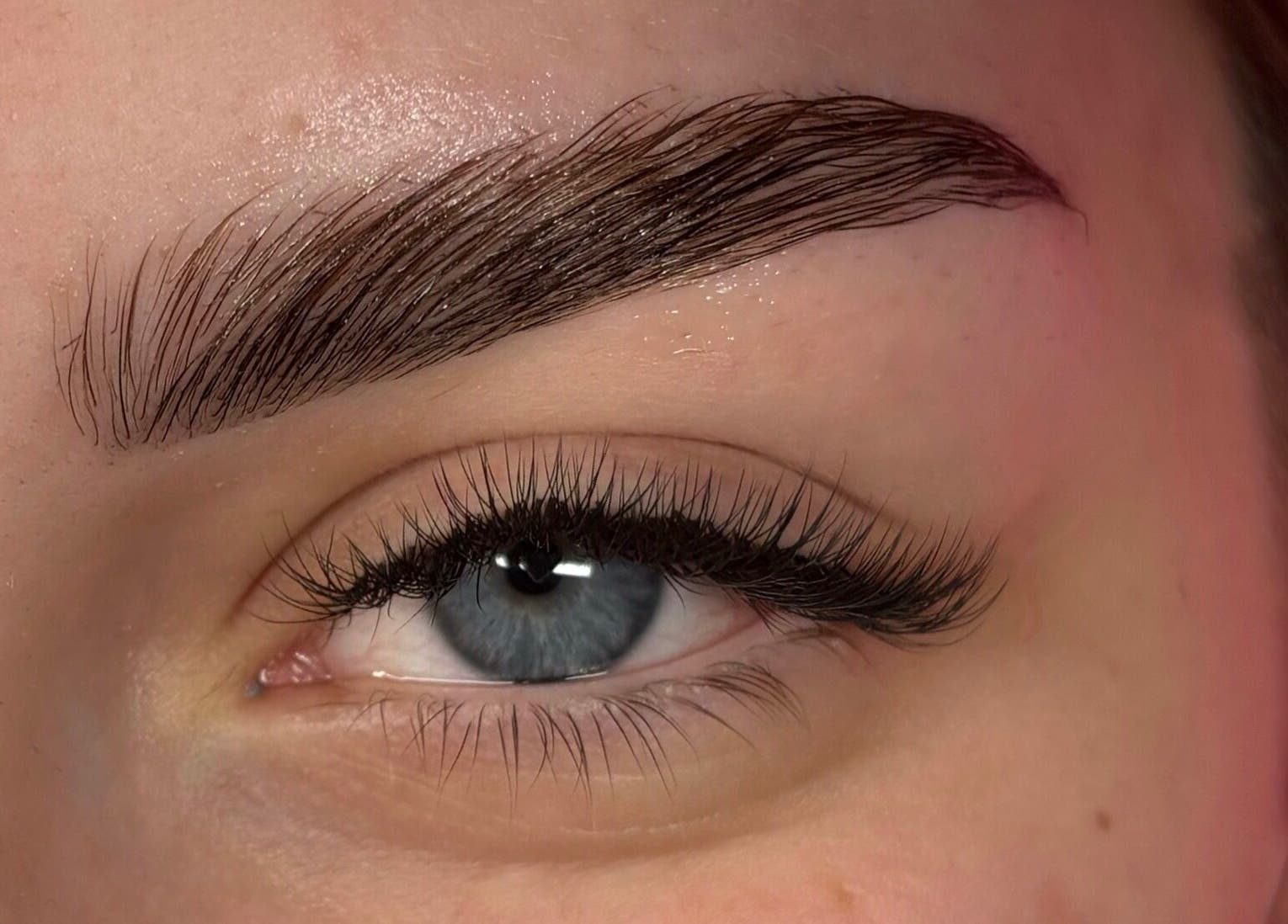 Perfekcyjnie zrobione brwi i rzęsy w JM LASH&BROW, Tychy, Województwo Śląskie, PL.