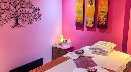 Relaxing massage room at Bua Siri Thai Massage, Bournemouth, England, GB with calming pink decor.