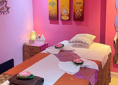 Cozy massage room at Bua Siri Thai Massage in Bournemouth, England, GB with a relaxing ambiance.