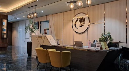 Lindo Clinic reception with modern decor in Kuala Lumpur, Wilayah Persekutuan Kuala Lumpur, MY.