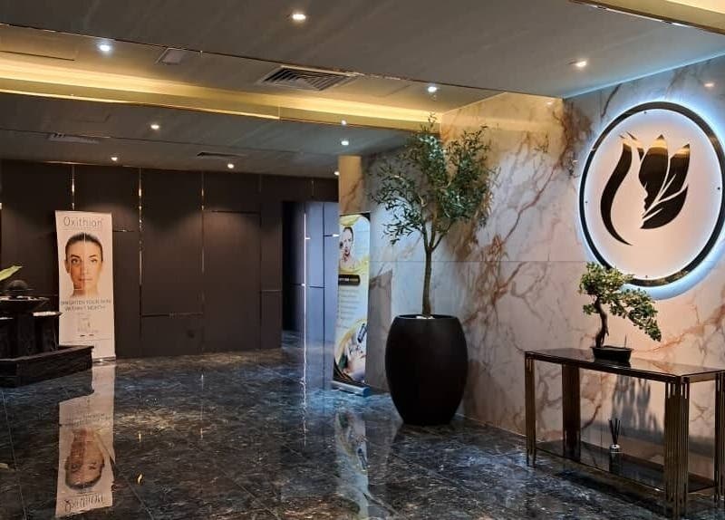 Lindo Clinic's luxurious lobby in Kuala Lumpur with marble walls and serene decor.