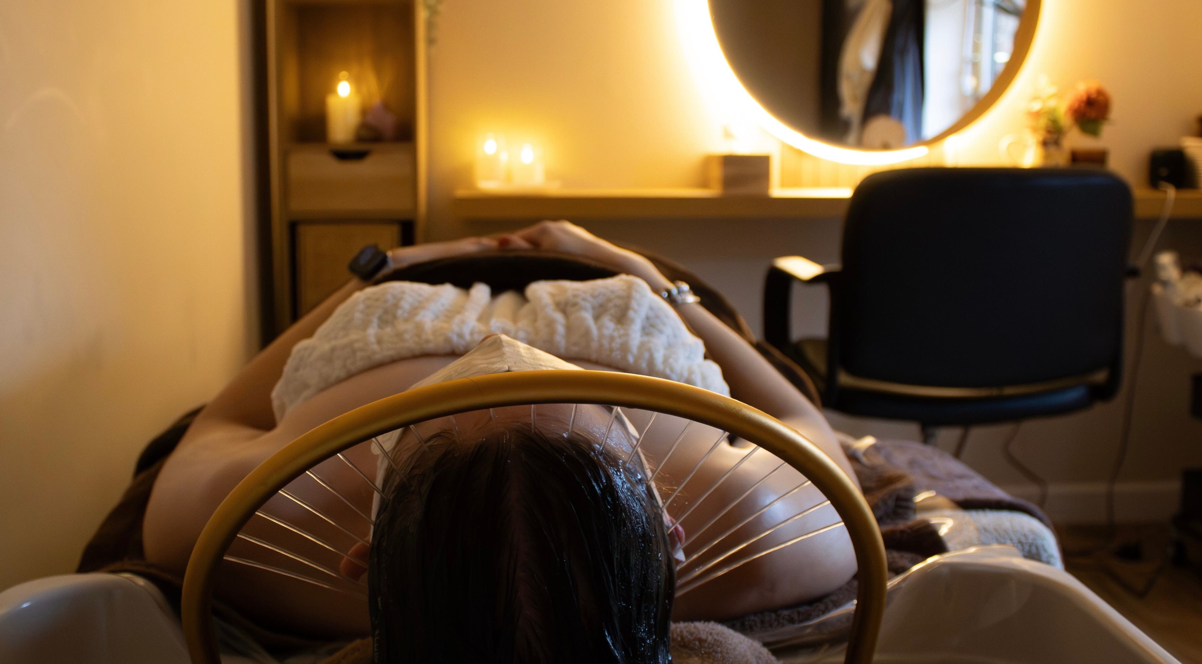 Relaxing treatment at The Healing Head Spa by Amiee Lauren Hairdressing, Leighton Buzzard, England, GB.