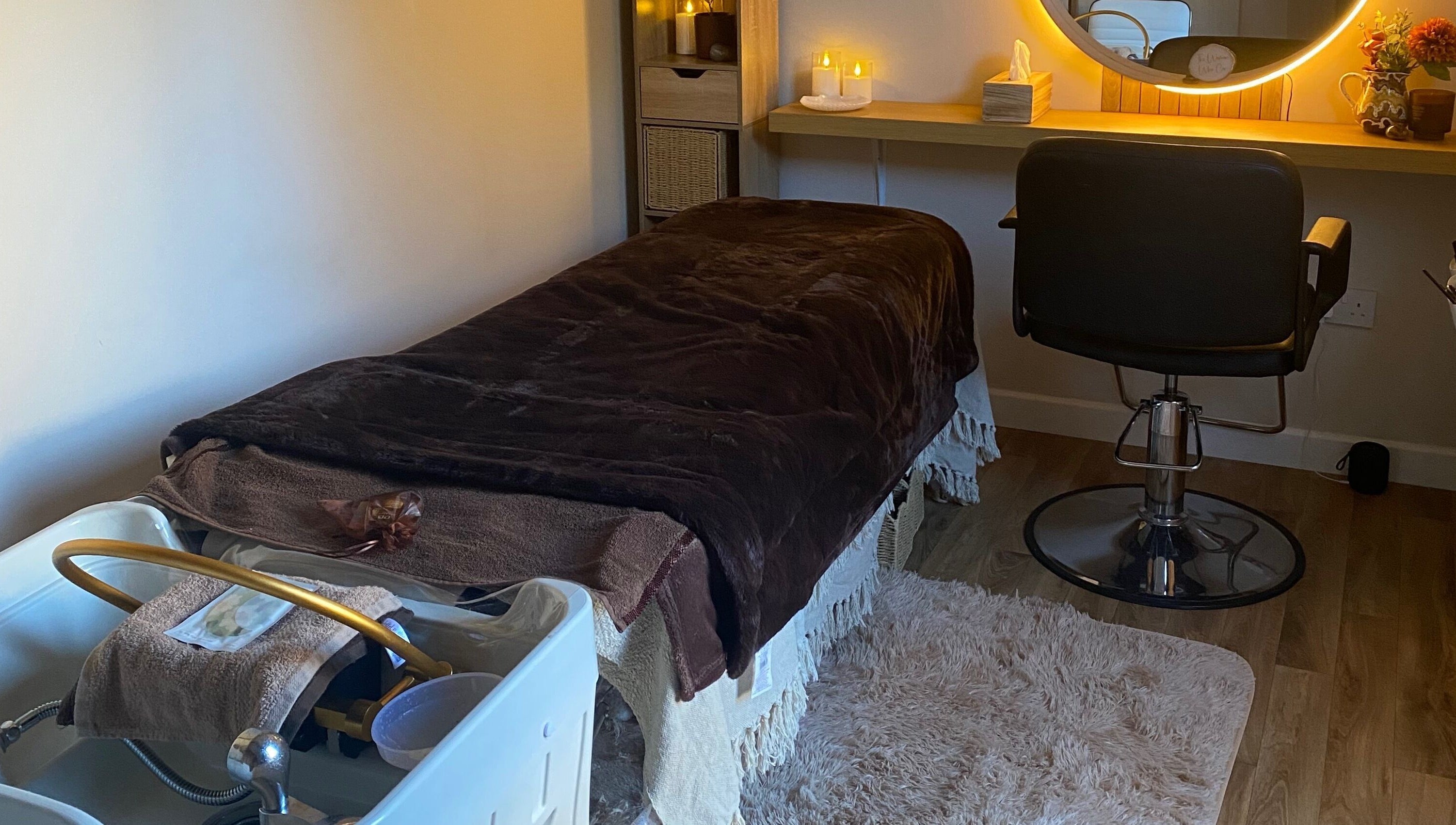 Cozy spa room at The Healing Head Spa, Leighton Buzzard, England, GB with massage bed and chair.