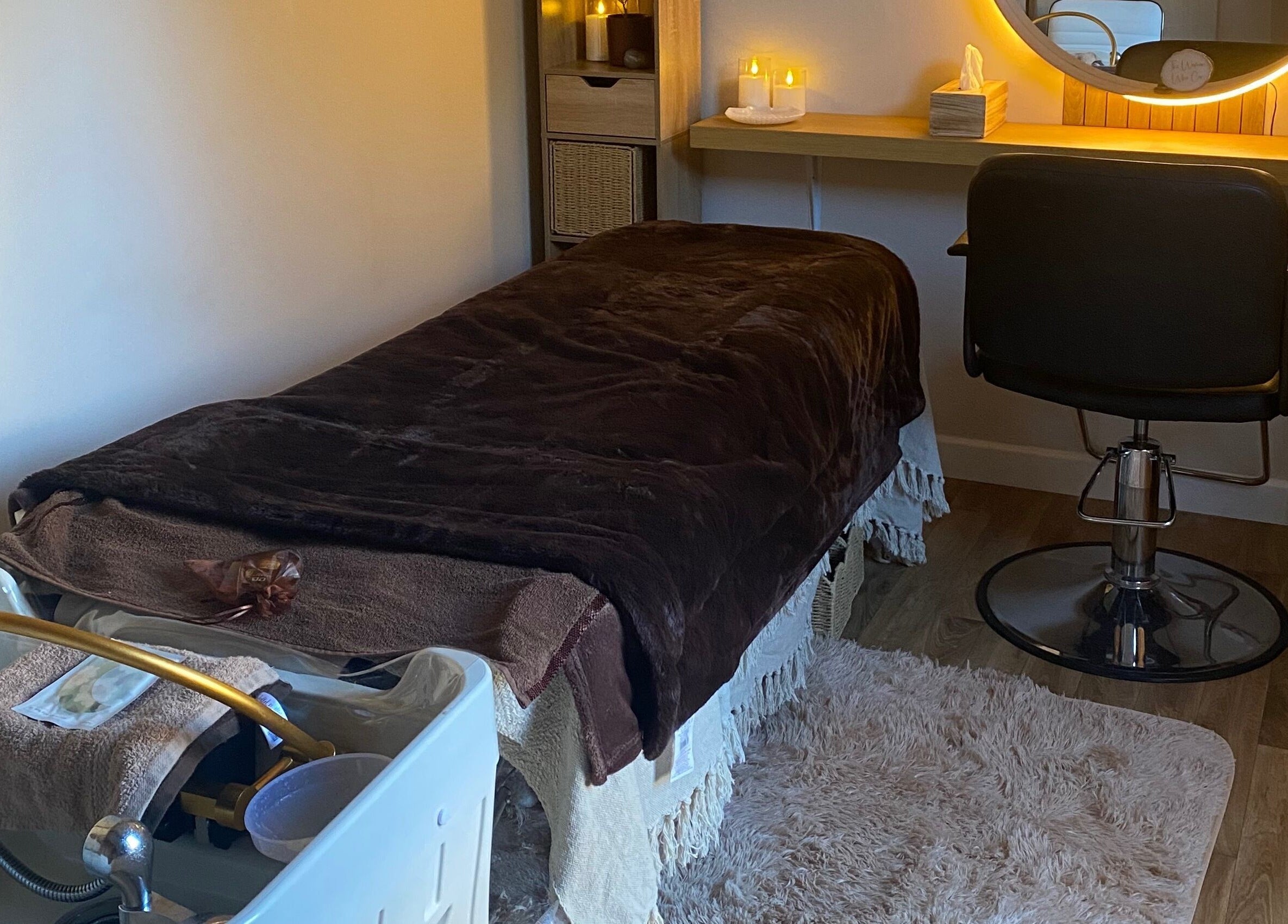 Cozy spa room at The Healing Head Spa, Leighton Buzzard, England, GB with massage bed and chair.