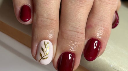 Elegante nageldesign bij Beautique S in Lierde, Vlaanderen, BE