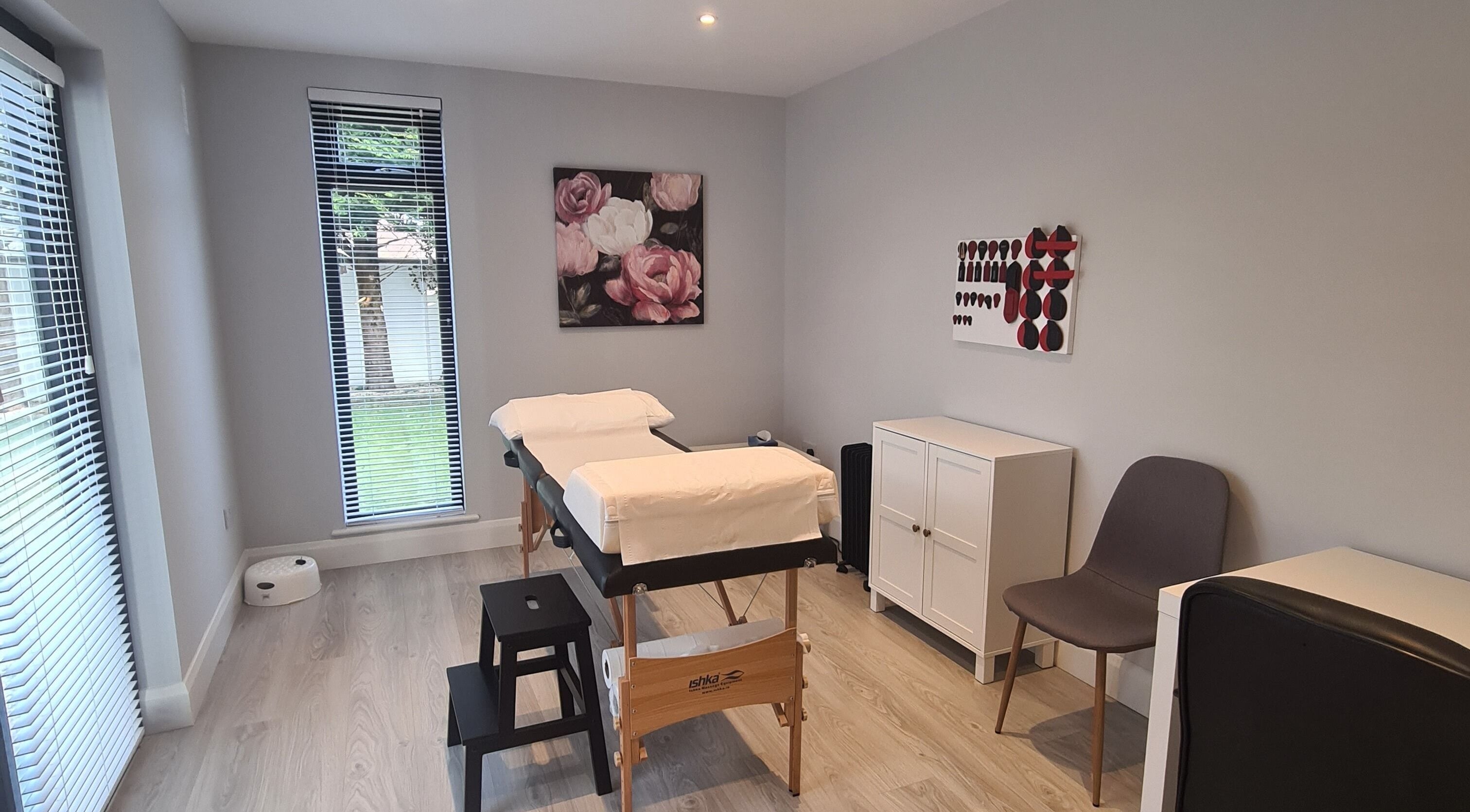 Tranquil massage room at Reflexology by Laura in Newbridge, County Kildare, IE featuring soothing decor.