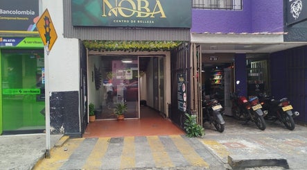Entrada de CENTRO DE BELLEZA NOBA en Floridablanca, Santander, CO. Fachada acogedora y moderna.