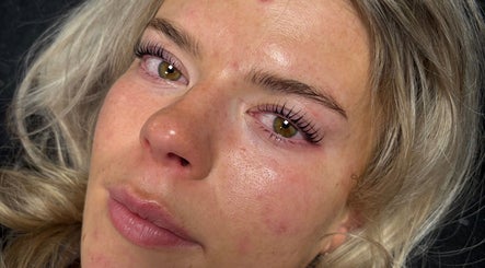 Close-up of a woman with lush lashes at Dolluxe Beauty, Aberdeen, Scotland, GB.