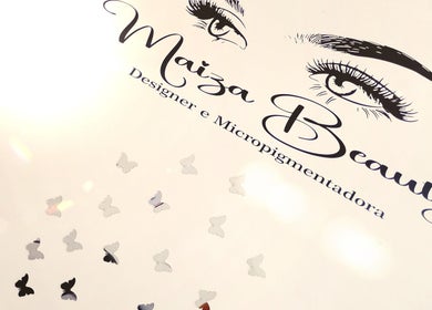 Detalhe artístico do logotipo Maiza Beauty - São Caetano do Sul, com borboletas em São Caetano do Sul, São Paulo, BR.