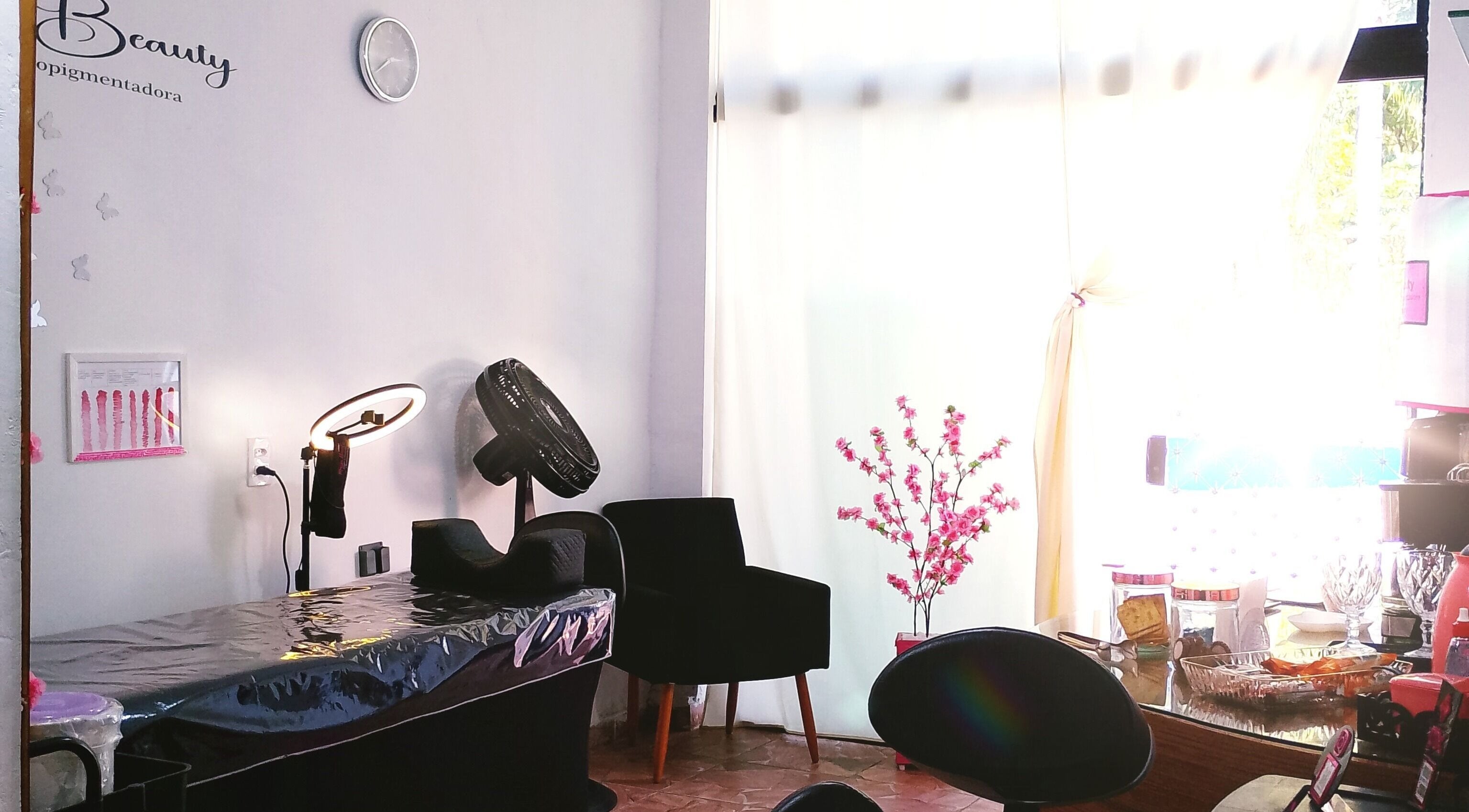 Interior acolhedor do Maiza Beauty - São Caetano do Sul, SP, BR com decoração charmosa.