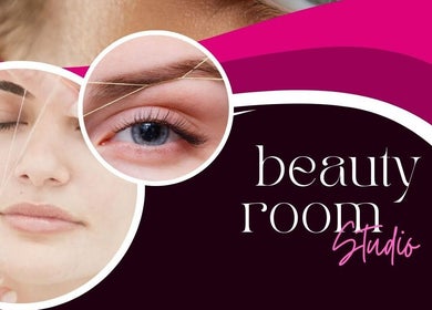 Eyebrow threading at Gracefuleyes Beauty Studio in Newbridge, County Kildare, IE, showcasing precision and care.