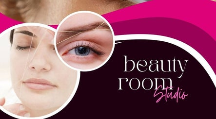 Eyebrow threading at Gracefuleyes Beauty Studio in Newbridge, County Kildare, IE, showcasing precision and care.