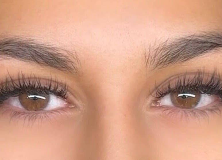 Extensions de cils à Lash Queen, Échirolles, Auvergne-rhône-alpes, FR, rehaussant des yeux marron.