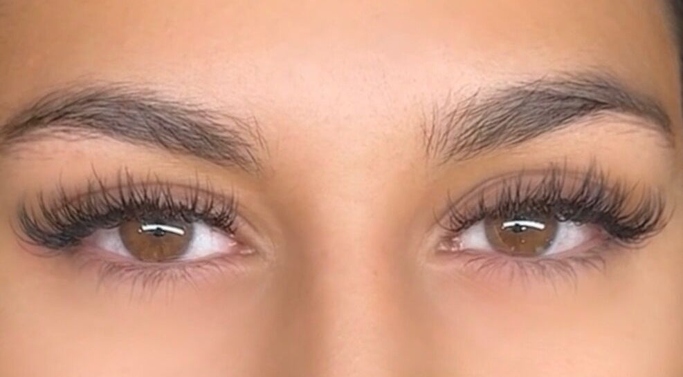 Extension de cils magnifique à Lash Queen, Échirolles, Auvergne-Rhône-Alpes, FR, offrant un look captivant.