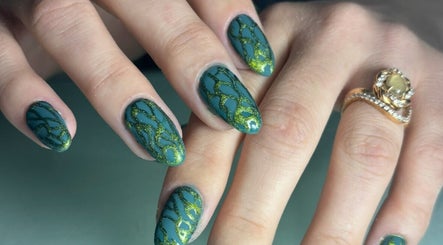 Uñas decoradas con diseño único en I Do Nails Pr, Toa Baja, Toa Baja, PR. Estilo moderno y sofisticado.