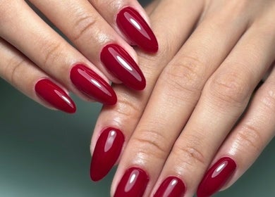 Uñas elegantes color rojo en I Do Nails Pr, Toa Baja, Toa Baja, PR.