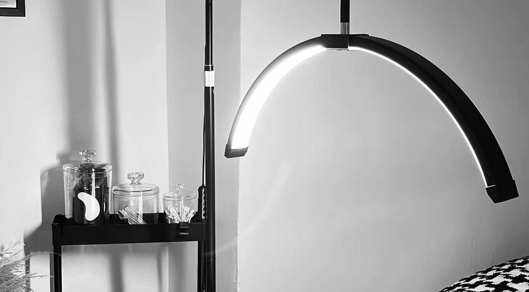 Elegant lighting in Adriana Tenorio Lash Brows at Antofagasta, Antofagasta, CL enhances the peaceful ambiance.