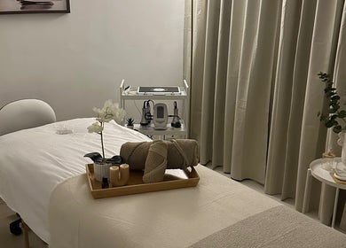 Relaxing spa room at Essenza in Licey Al Medio, Santiago, DO with cozy bed and calming decor.