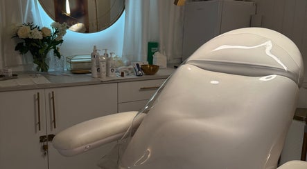 The Orielle Clinic (Edinburgh) treatment room with chair, flowers, and supplies, located in Edinburgh, Scotland, GB.