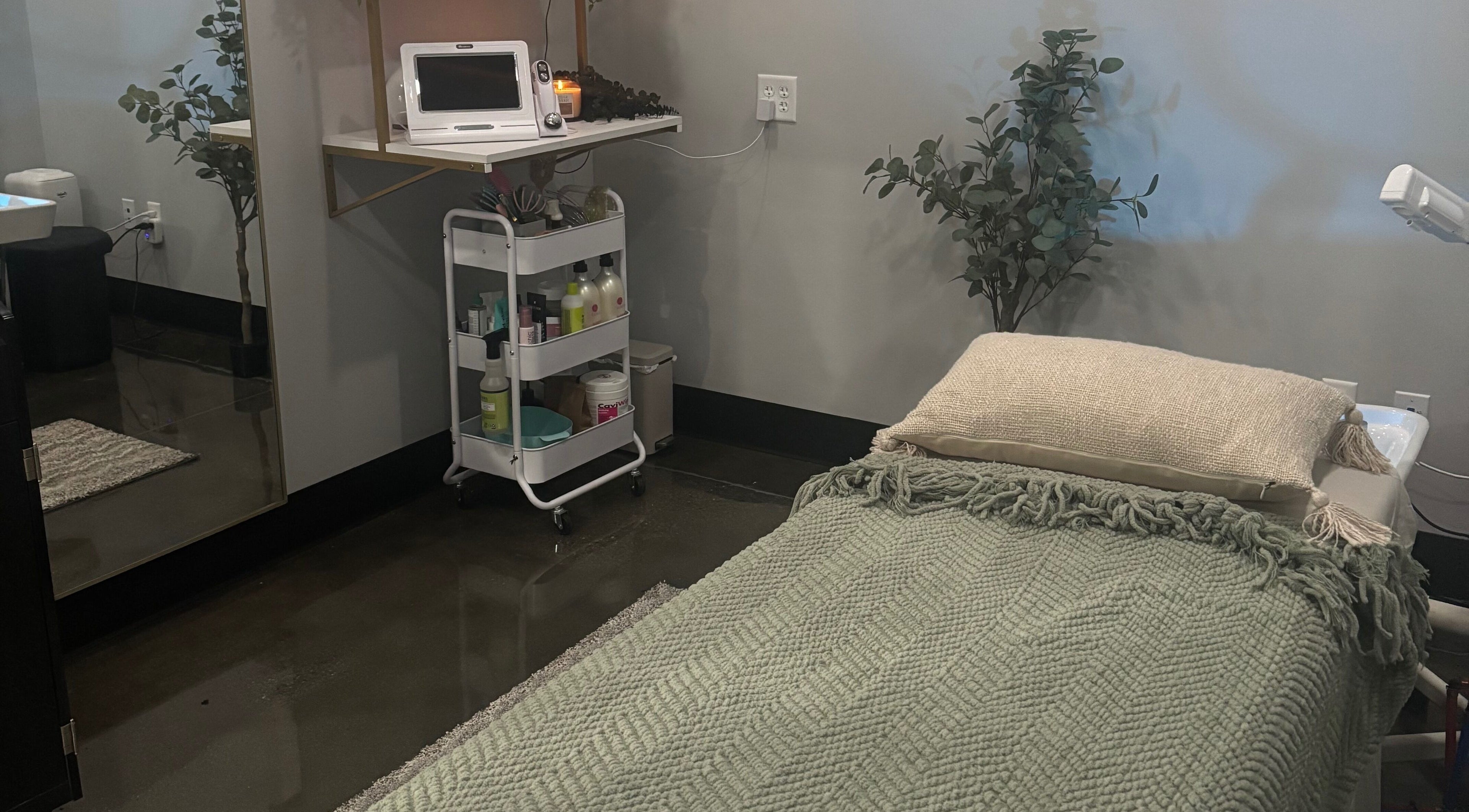 Tranquil treatment room at Bright & Blissful, Brunswick, Georgia, US. Cozy bed with soft lighting and decor.