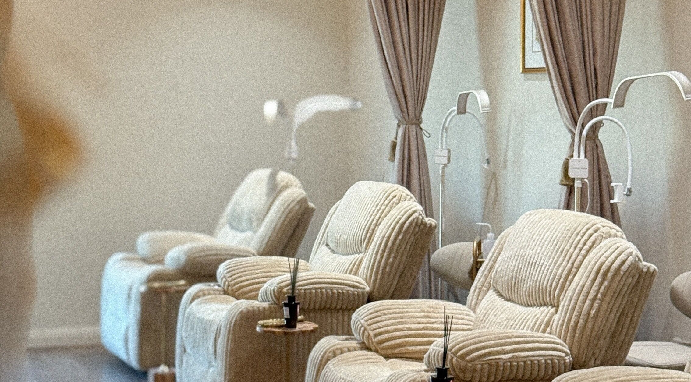 مساحة مريحة في صالون نورا البوعينين، الخبر، المنطقة الشرقية، SA.