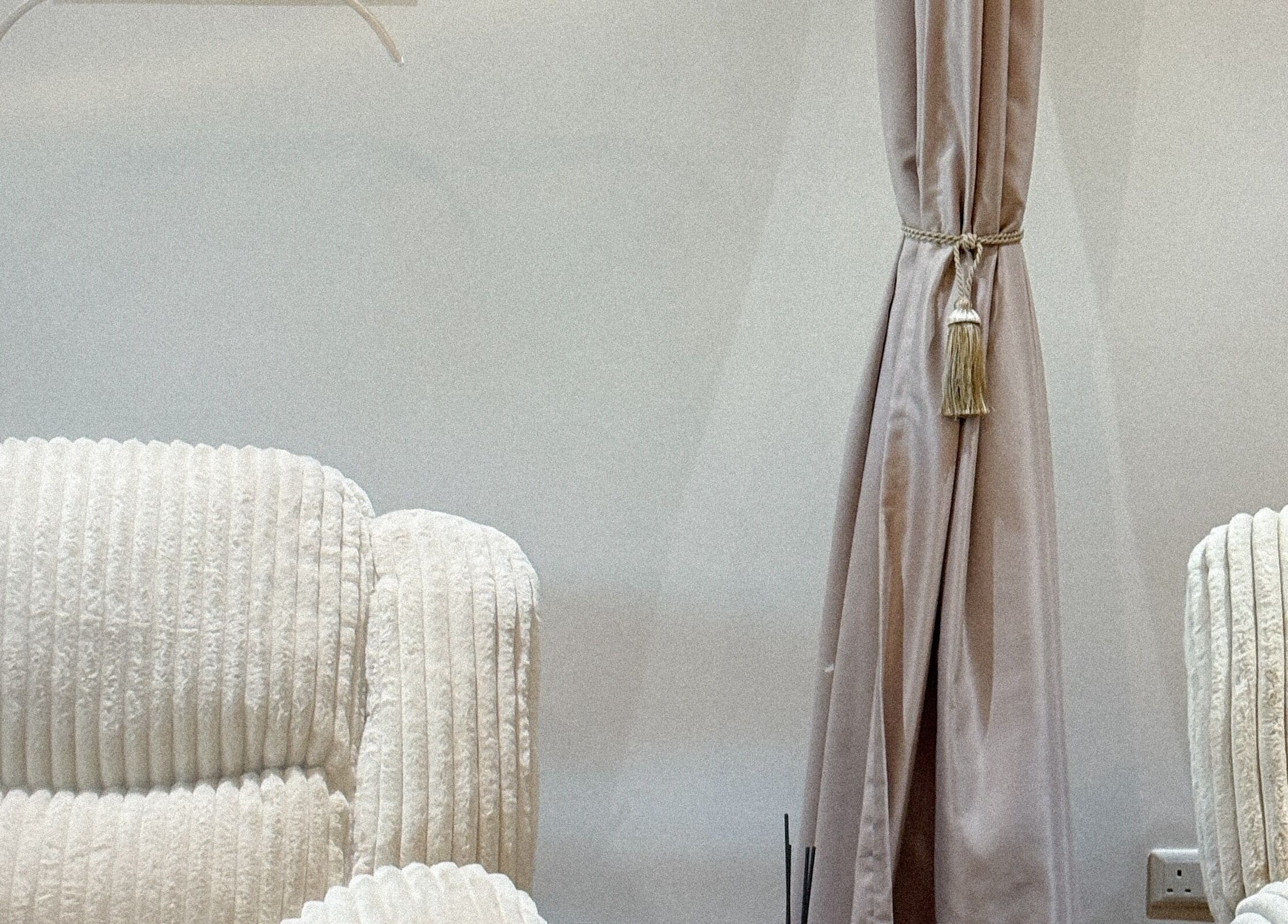 كرسي استرخاء فاخر في صالون نورا البوعينين، الخبر, المنطقة الشرقية, SA.