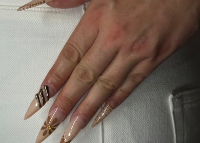 Manucure raffinée à M.B. Atelier Nail's, Clermont-Ferrand, Auvergne-Rhône-Alpes, FR.
