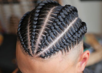 Tresses soignées réalisées par Bk coiffure à Paris, France, FR. Salon de coiffure expert en styles modernes.