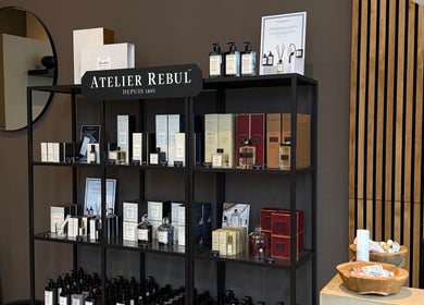 Sophisticated product shelf at Cmj Health Care & Beauty in Bruxelles, featuring luxury wellness items.
