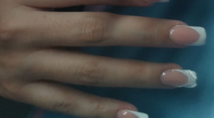 Manicura francesa en Borcelle | Nails, Aguascalientes, Aguascalientes, MX. Uñas elegantes y bien cuidadas.