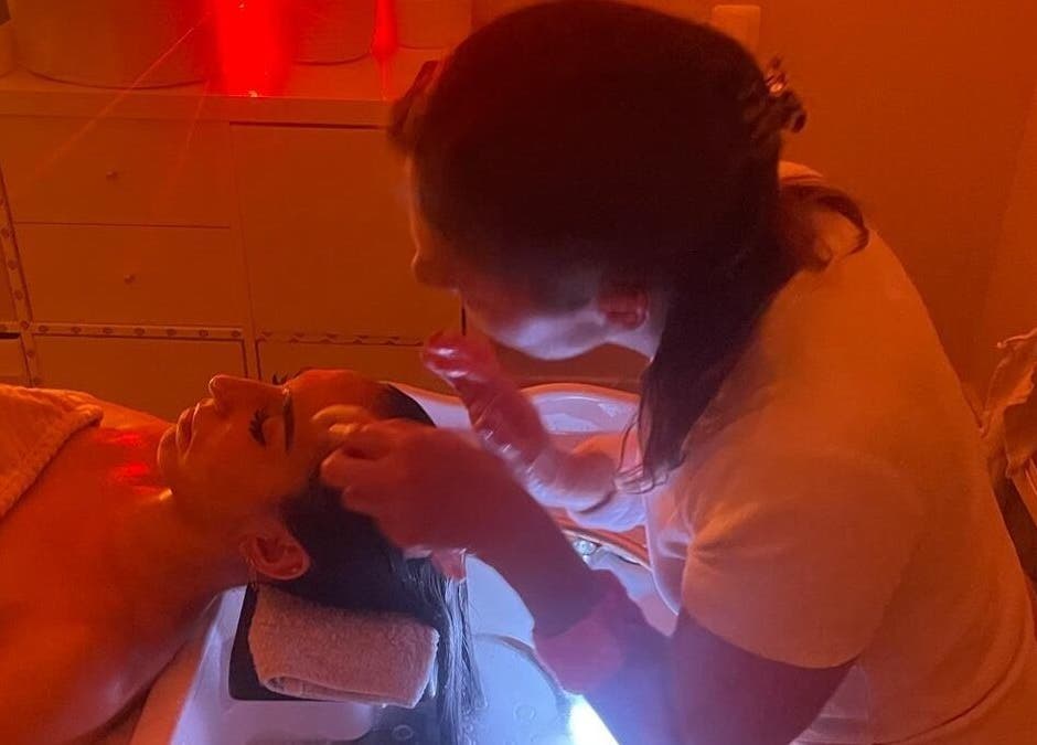 Traitement relaxant au spa à Headspa By M, Ozoir-la-ferrière, Île-de-france, FR, dans une ambiance chaleureuse.