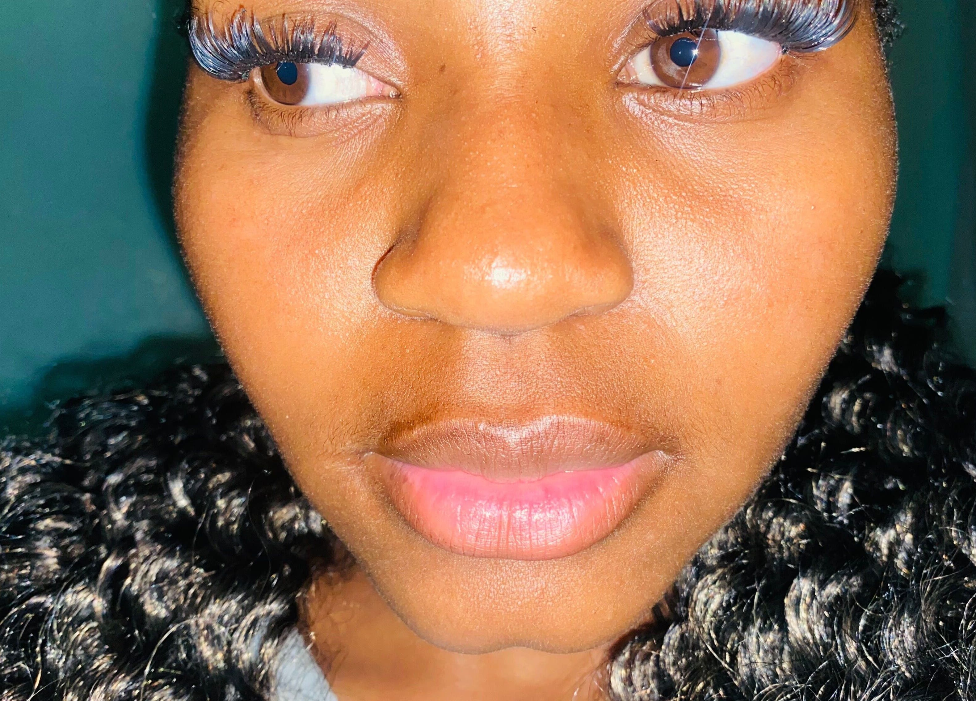 Eyelash extensions at Diyasi’s Beauty in Pretoria, Gauteng, ZA showcasing expert styling and attention to detail.