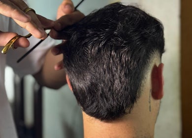 Expert haircutting at Delpa Barber in Arroyo Seco, Santa Fe, AR, showcasing precision and style.