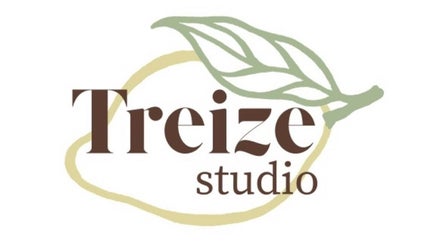 Logo de Studio TREIZE avec feuille et texte à Montréal, Québec, CA.